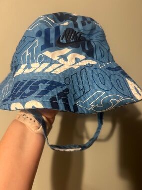 Brand New Nike Toddler SPF 40+ Blue Graphic Bucket Hat